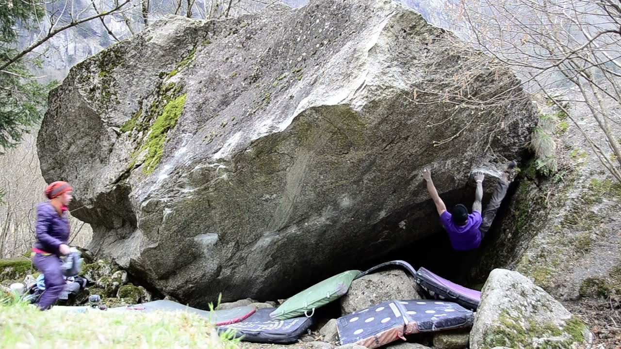 Il Banchettone, 8a+. Val di Mello