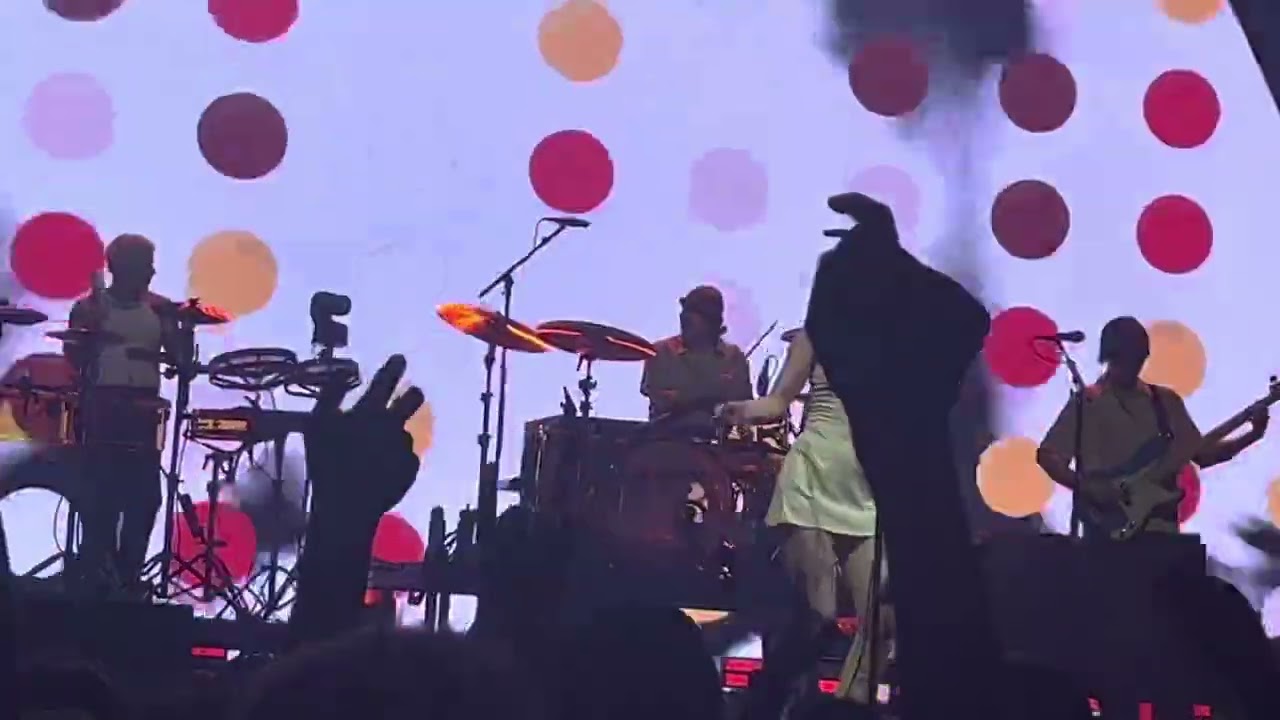 Paramore “Caught In the Middle”, live in Birmingham in 4K 22/4/23