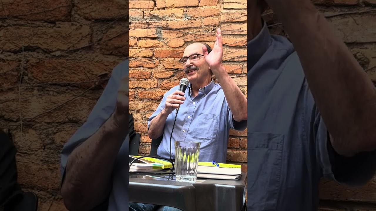 Paulo Arantes no lançamento de 