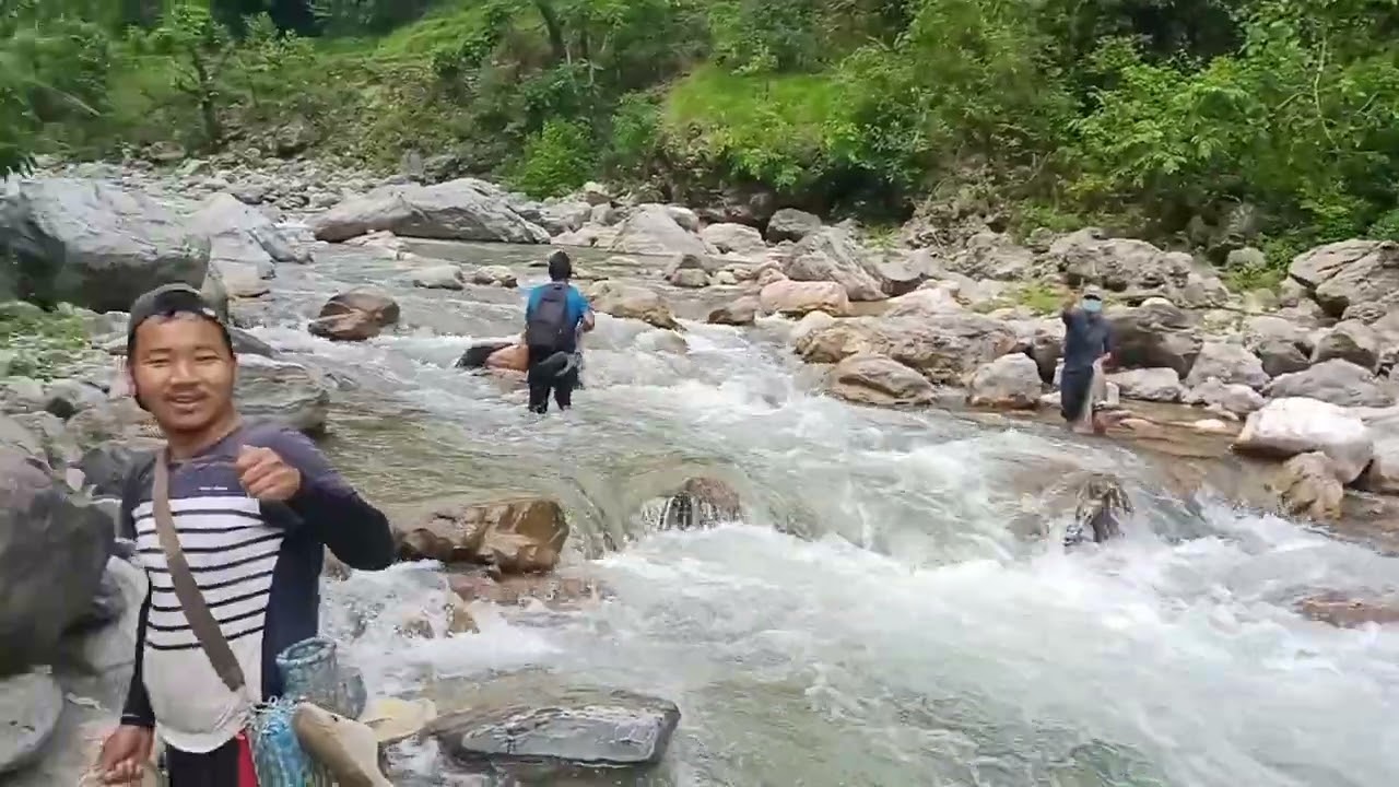 SNOW TROUT FISHING IN FRESHWATER OF NEPAL | CAST NETTING WITH HANDMADE CAST NET |