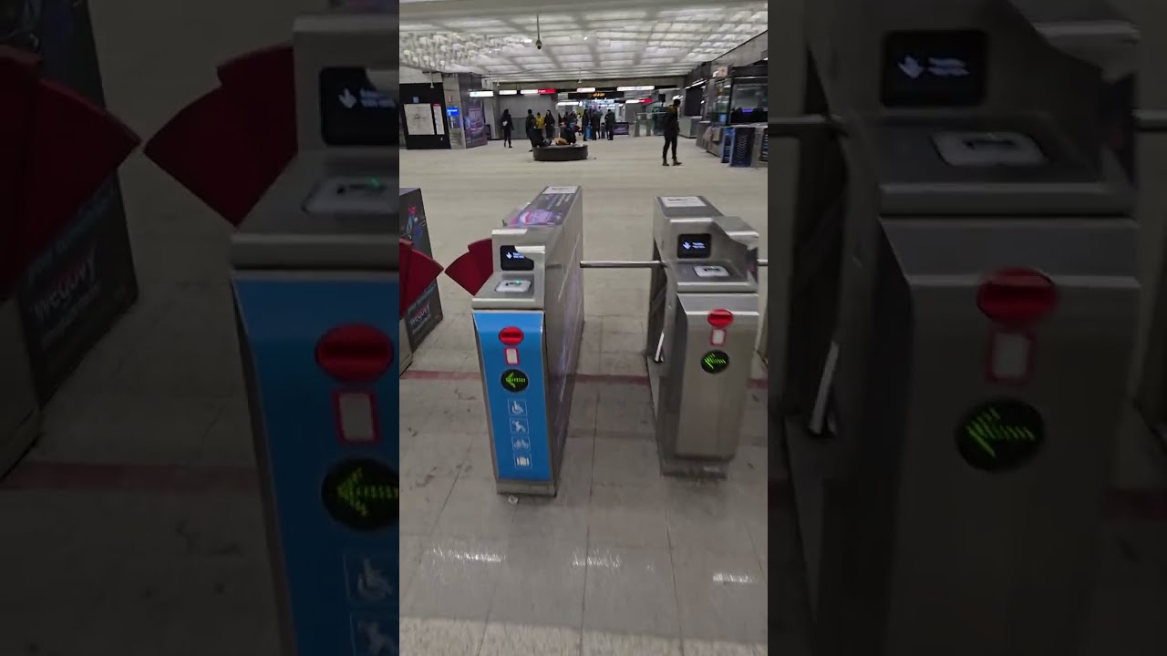Berri-UQAM metro station walkthrough - as requested by @Kann_Official for his Montreal Metro game 🎮