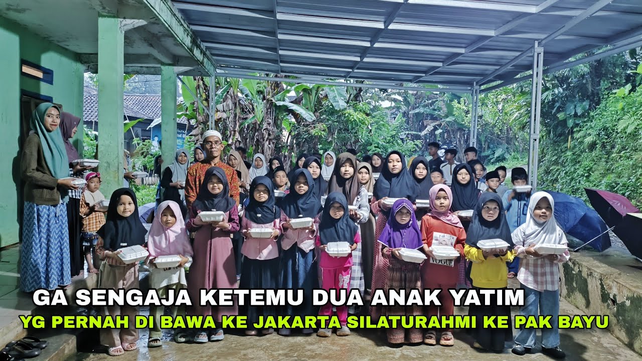 HARI KE SEBELAS DI BULAN RAMADHAN BAGI KAN NASI BOX DI GUYUR HUJAN DI PERKAMPUNGAN