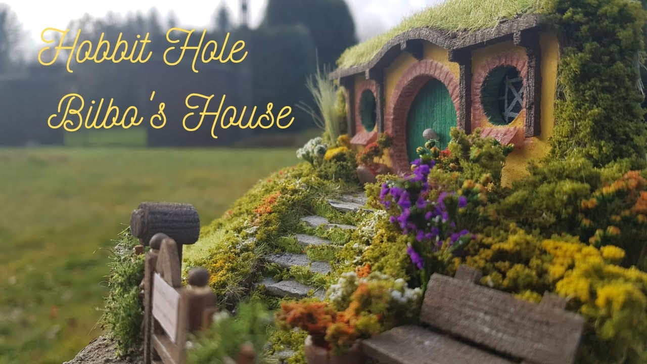 Hobbit Hole Diorama-  Lord of the Rings - Bilbo's House