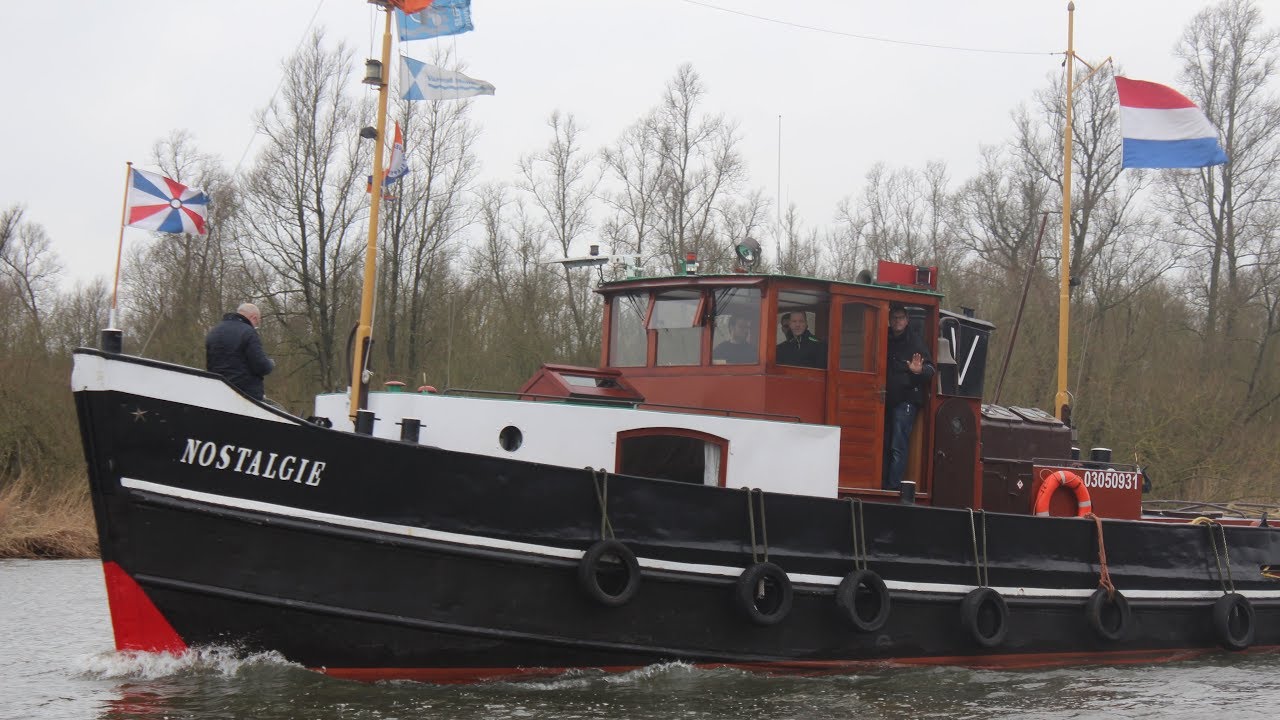 Sleepboot Nostalgie met Industrie 2D6 scheepsdiesel door de Biesbosch