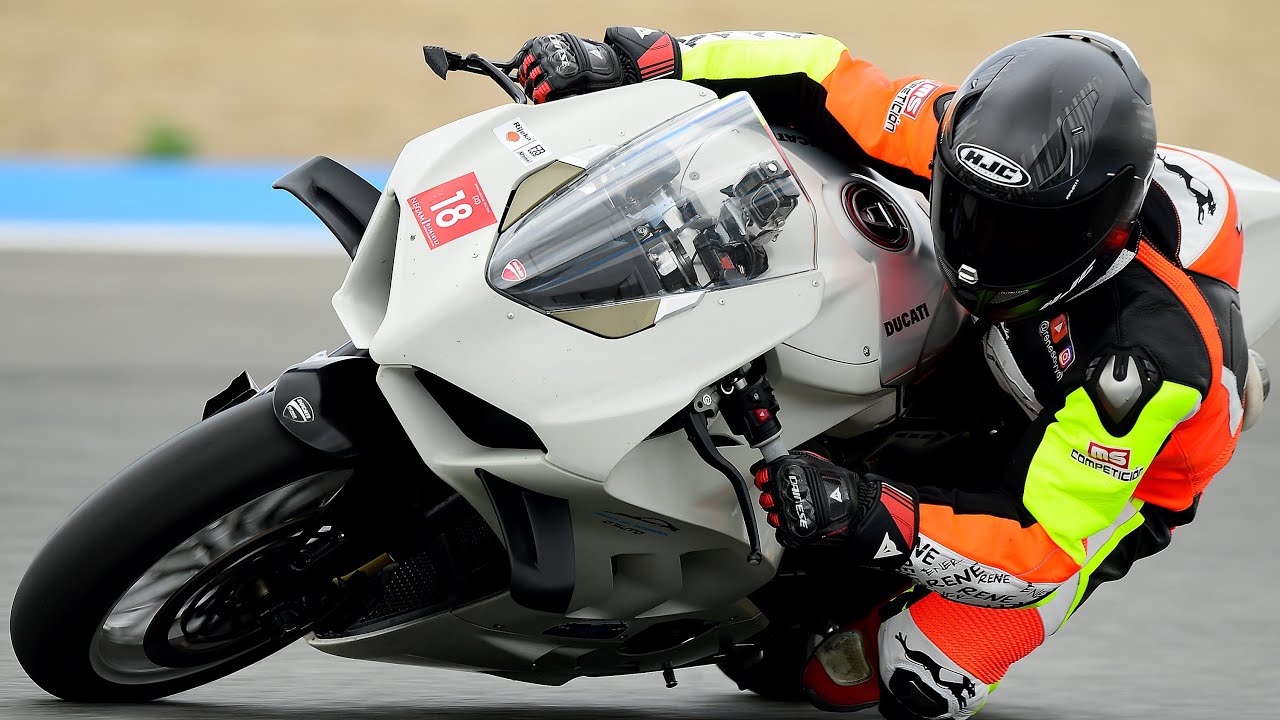 Ducati panigale v4 trackday Cheste valencia fast lap 1.41 onboard