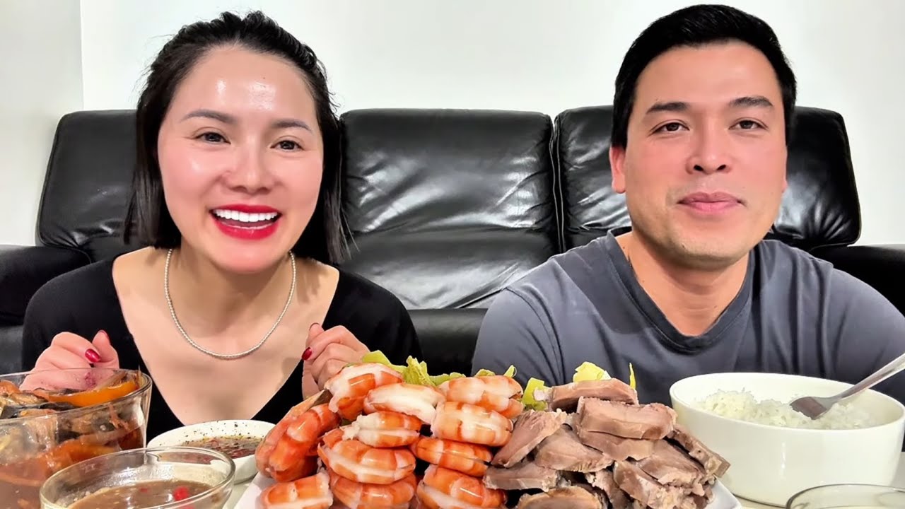 Lưỡi Heo Luộc, Tôm Hấp, Cà Tím Xào Tỏi…Vợ chồng 2 bánh xin mến mời cả ạ 