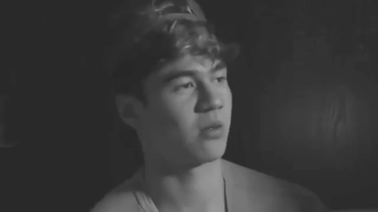 Calum Hood - Sexy moments - Panda