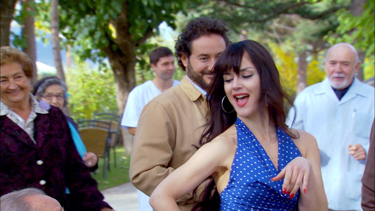 Bienvenidos al Lolita - Roxy y Alfredo regalan música, baile y sonrisas en la residencia de ancianos