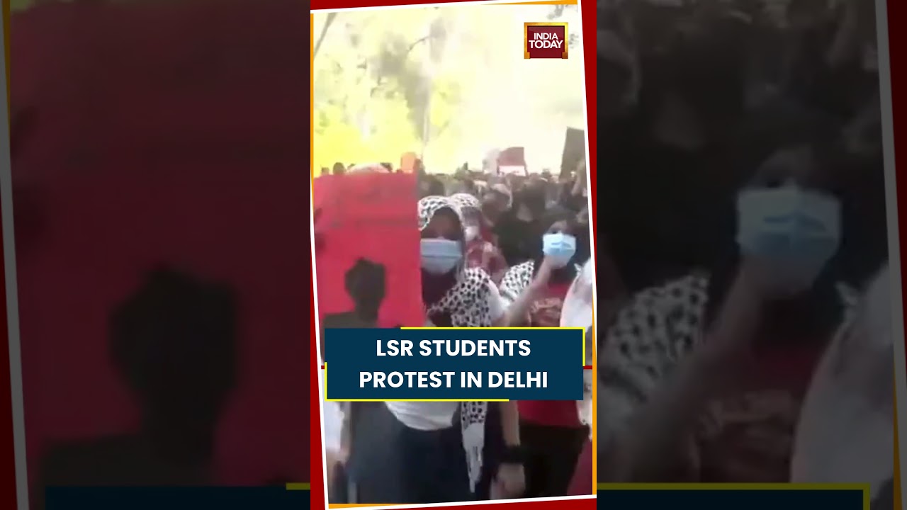 LSR Students Protest Over Alleged Gang-Rape Near Delhi's Kalkaji Temple #lsr #kalkaji #delhinews