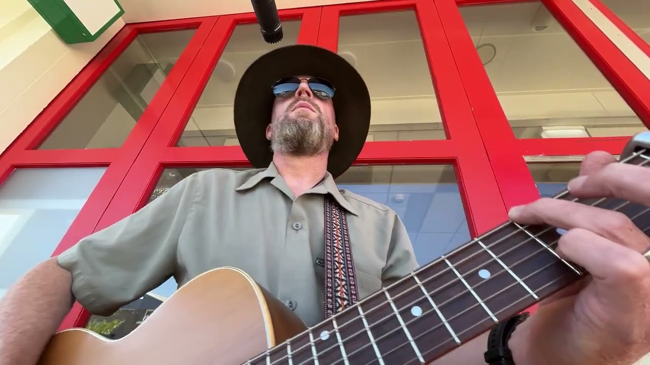 Lucky Clark | Spike Driver Blues (Mississippi John Hurt) — Busking in Paihia