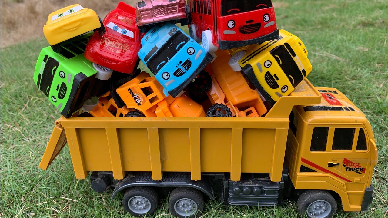 Mengumpulkan mainan pakai mobil truk rc keren 