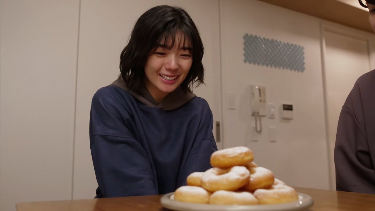 干饭片，她爱上了女邻居，给她做了奶油炖菜，吃完哭了
