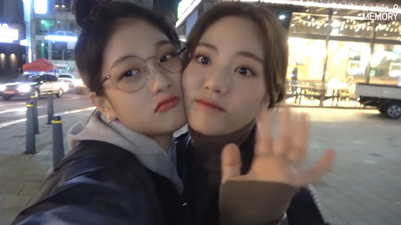 fromis_9 (프로미스나인) Park Jiwon (박지원) & Lee Seoyeon (이서연) - SeoWon
