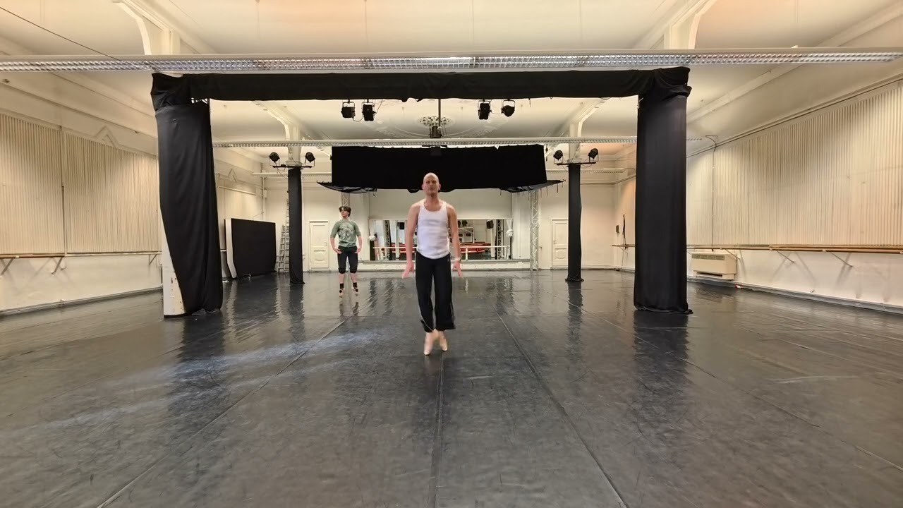 Changement and échappé 4th position #BalletMoves #DanceJourney  #Ballet #changement #echappe