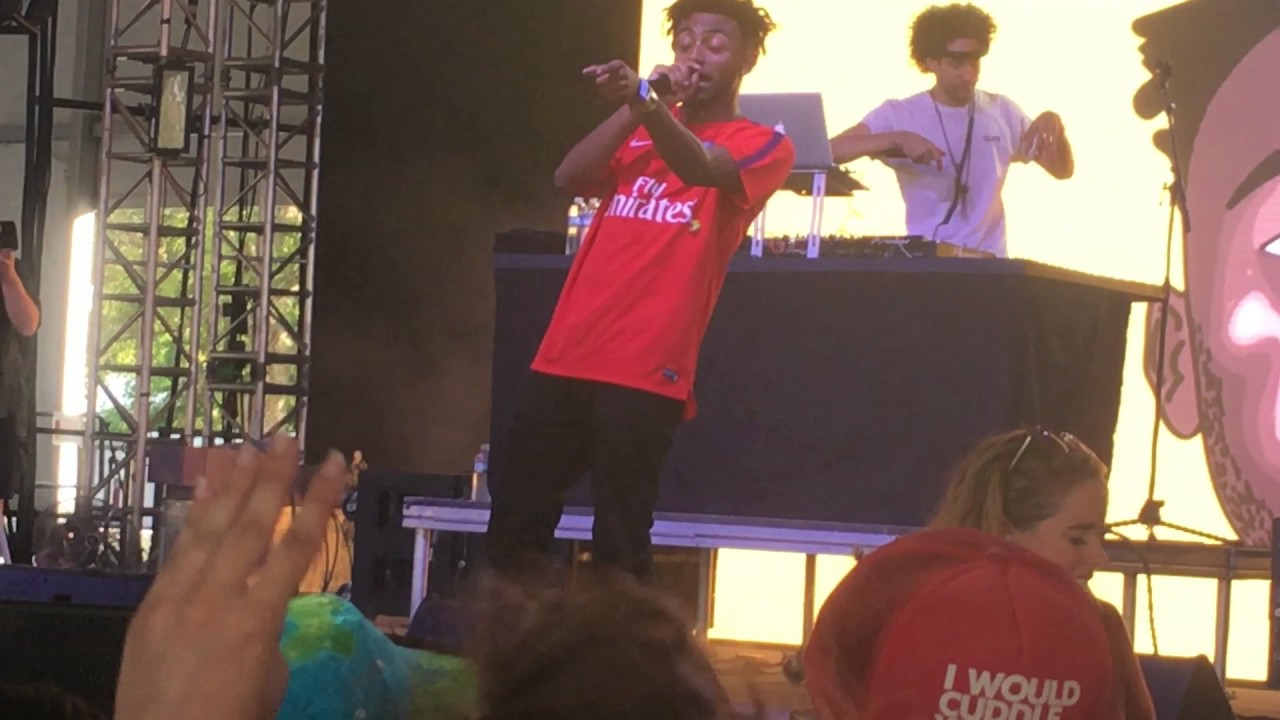 Amine performs 