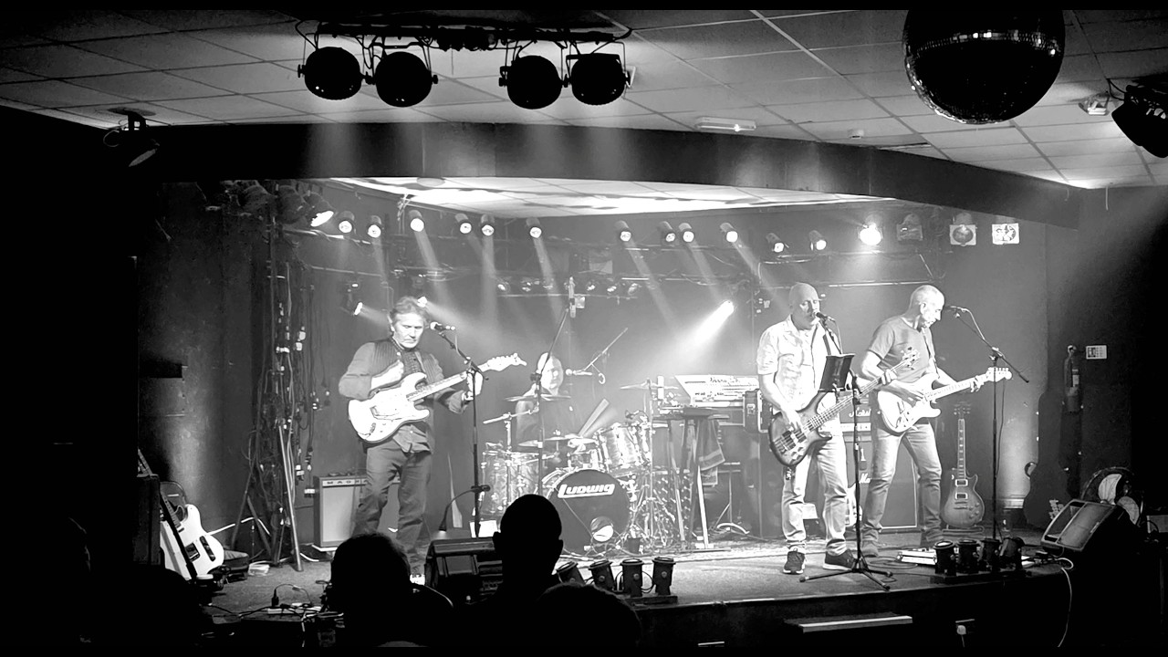 Tumbling Dice - Live Snippets from The Earl Haig Cardiff