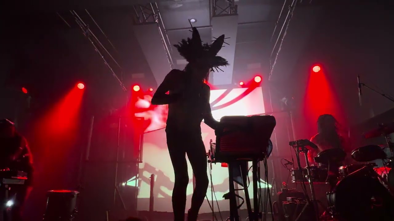 IAMX - I Come With Knives