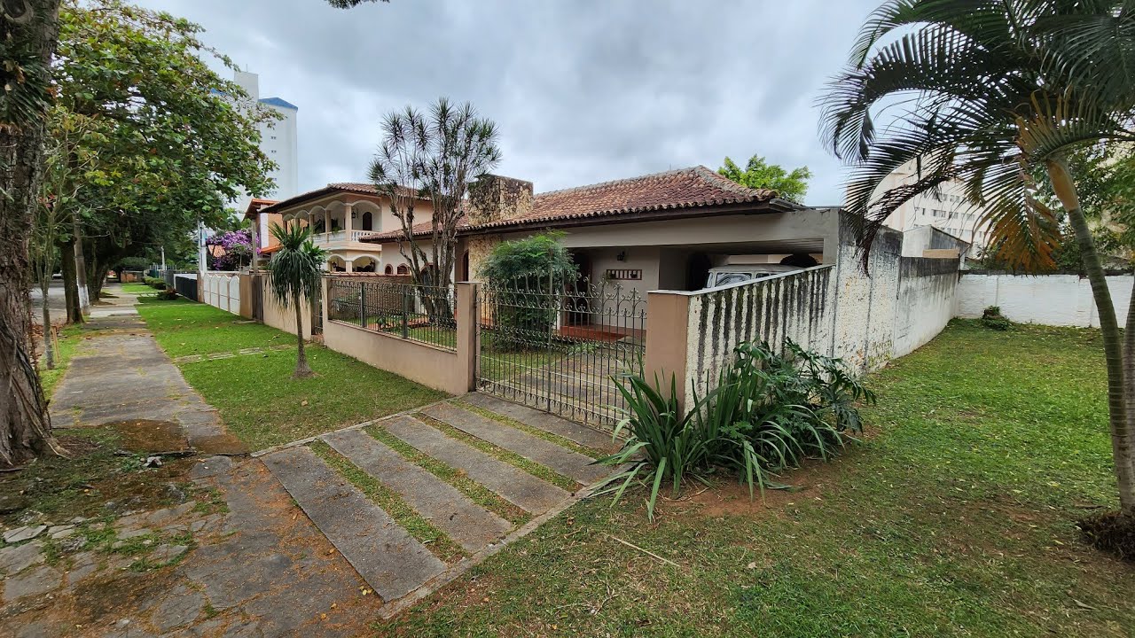 Casa em condomínio no Jardim Apolo com 698m² de terreno,  298m² de A/C  São José dos Campos à Venda!