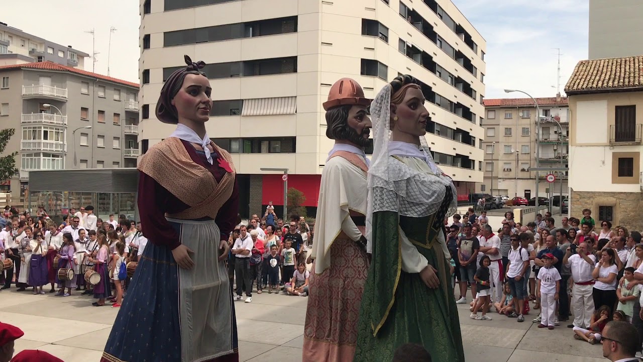 GIGANTES BURLADA CON GAITEROS Y BANDA