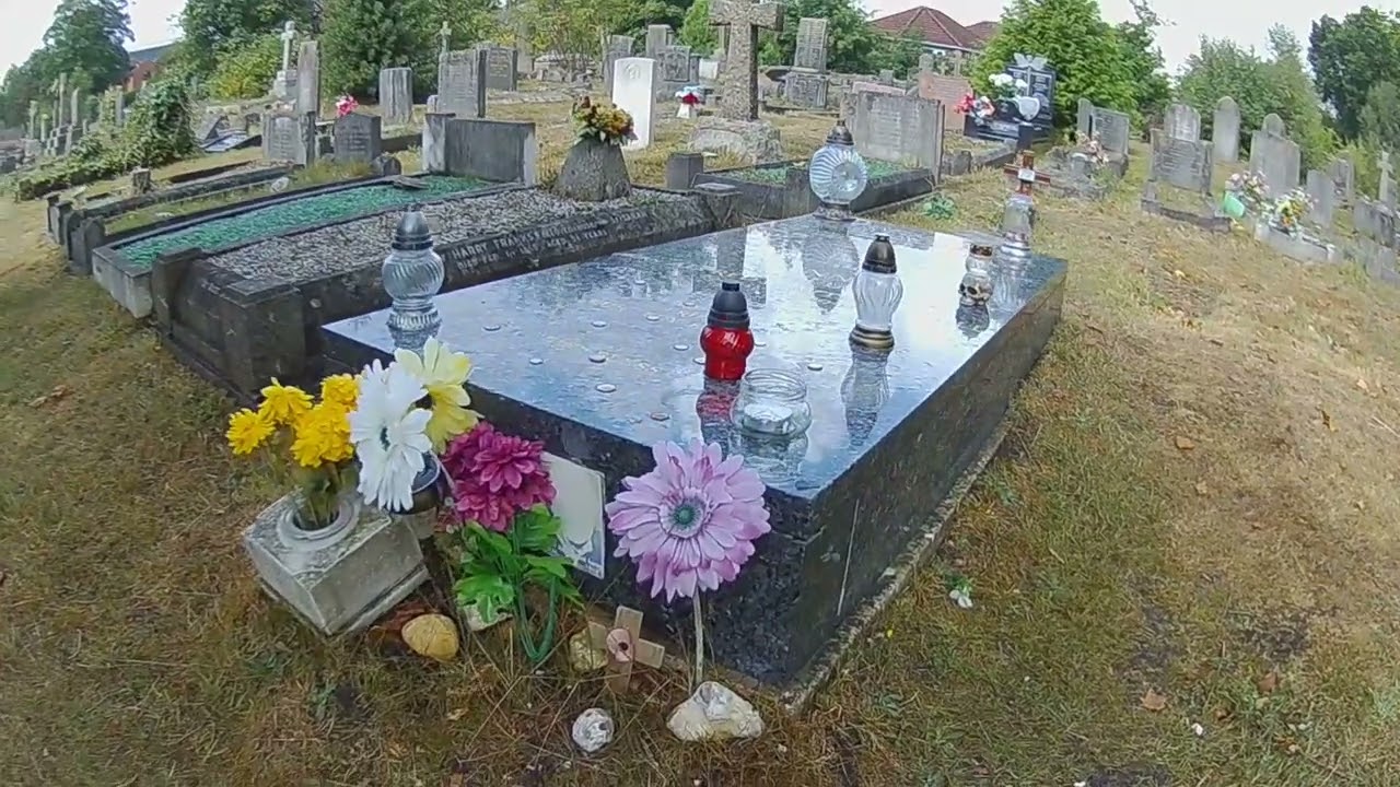 BENNY HILL GRAVE SOUTHAMPTON
