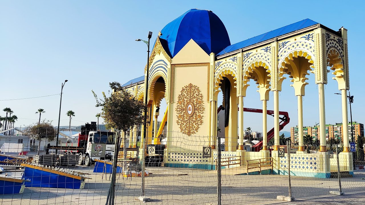 MONTAJE DE LAS ATRACCIONES DE LA FERIA DE MÁLAGA 2025