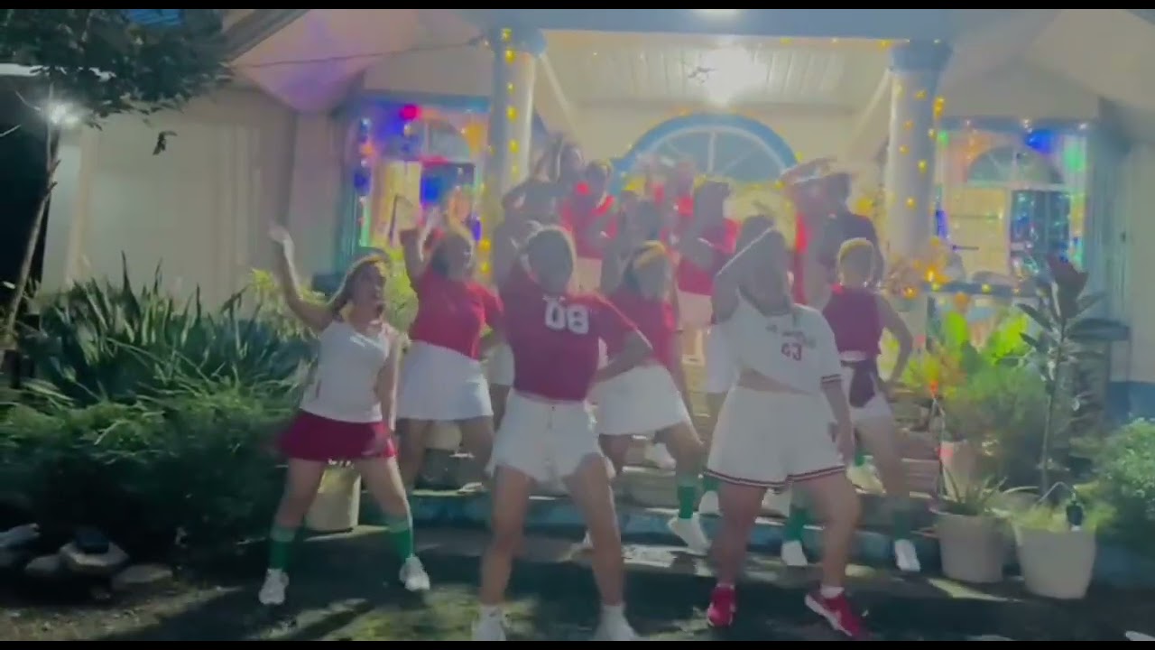 GOLDEN CHRISTMAS REMIX DANCE FITNESS | Zumba DivaS with Coach ZC