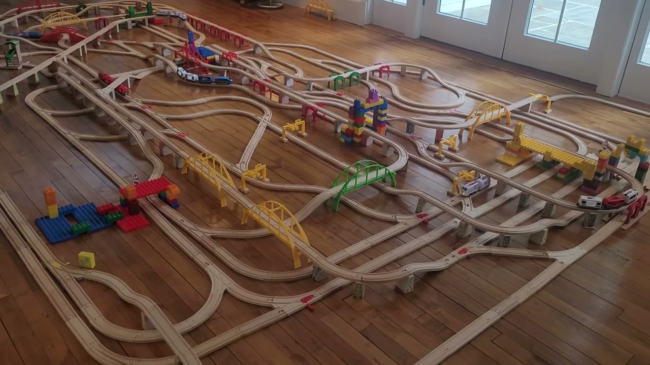 Wooden Tracks Electric Trains: Seven Circuit