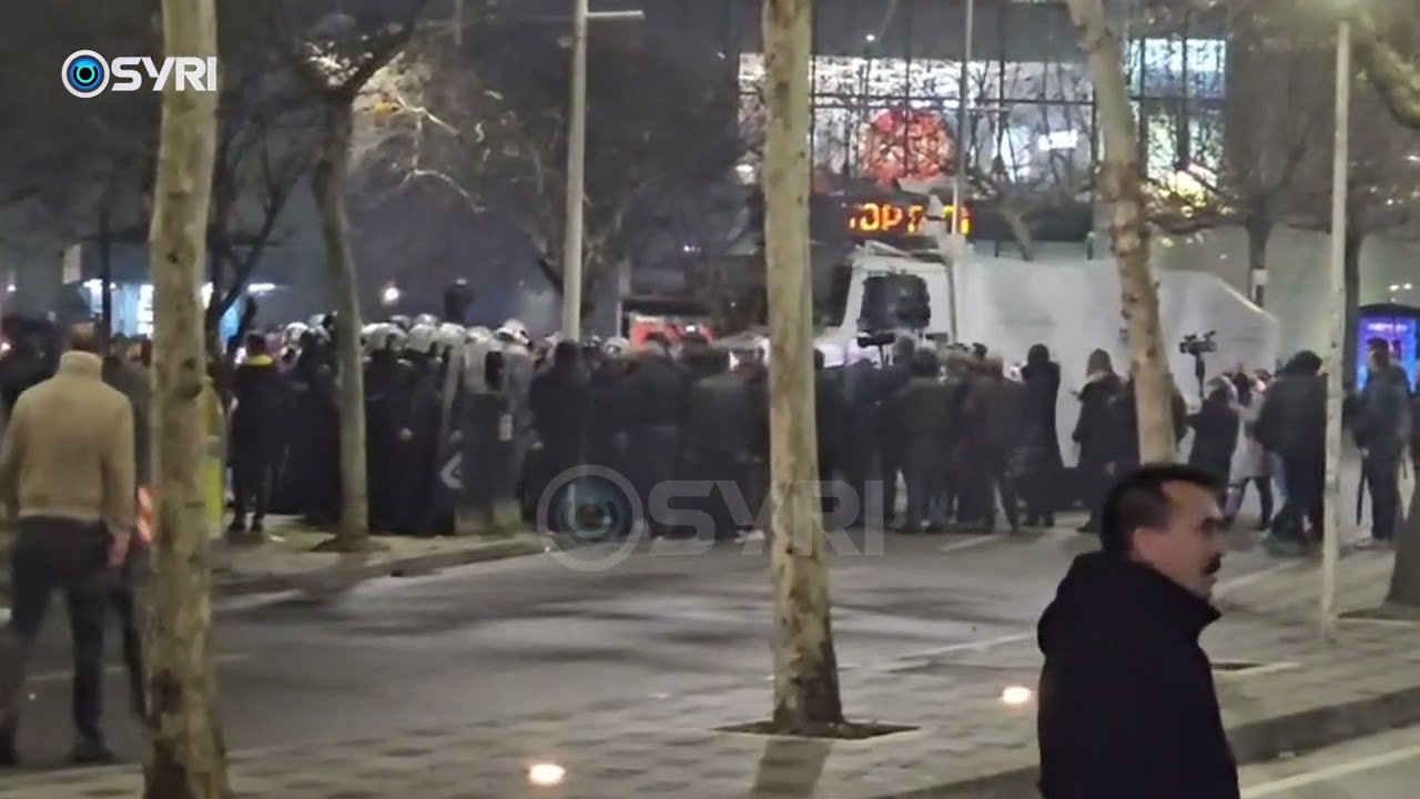 Edi Rama si Ajalltollahu i Iranit, mbush Tiranën me gazlotësjellës