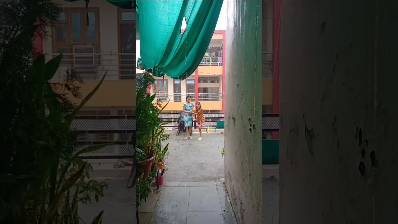 me jalo #Rain #fun #mejalo #treand happiness #sisters