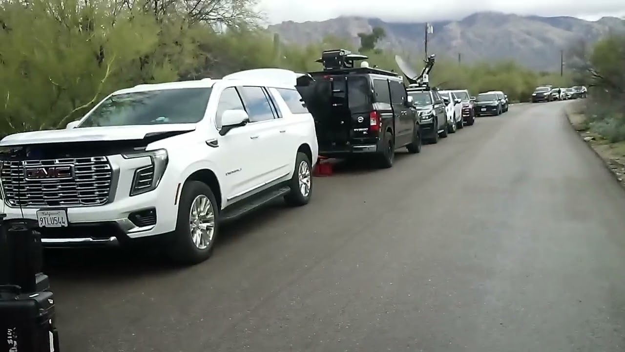 MASSIVE MEDIA @  NANCY GUTHRIE'S HOUSE 🎗️ 🙏🏻@BrianEntinInvestigates @jonathanleerichesinvestigates 