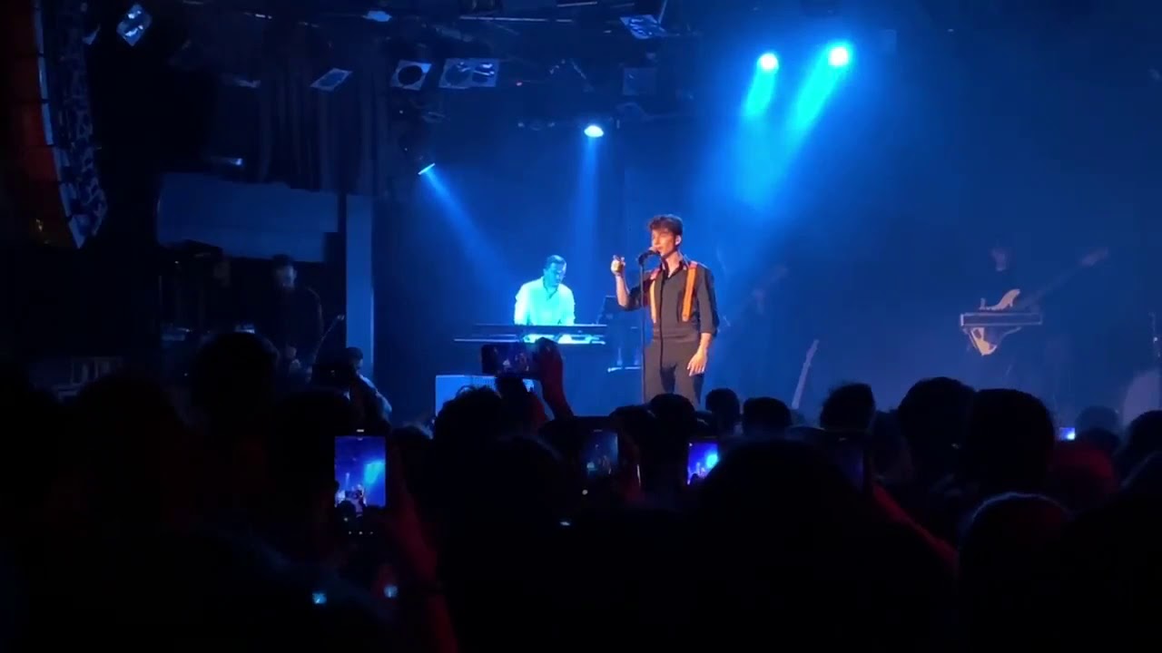 Raoul Vázquez canta 