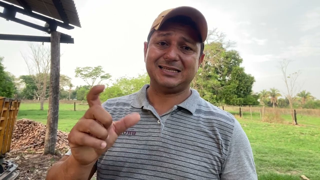 Adaptamos a máquina Para quebrar coco babaçu na tomada de força do trator.