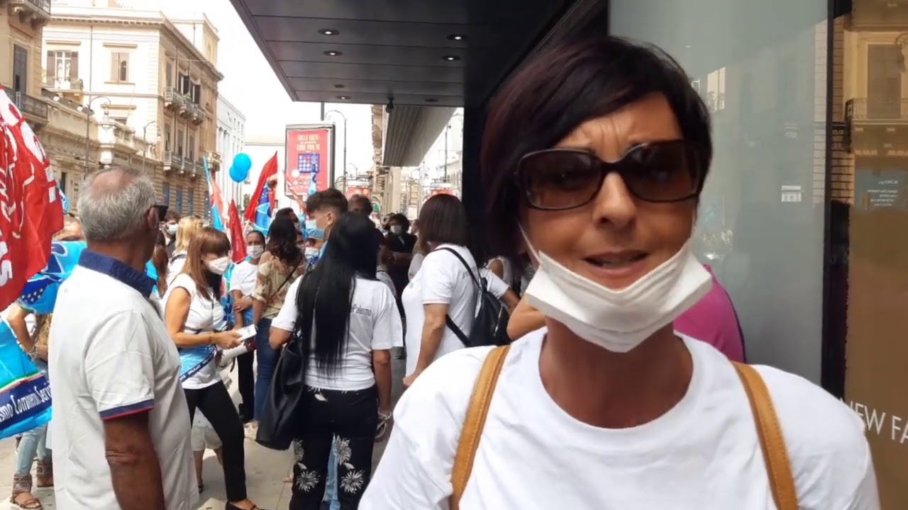 Lavoratori e lavoratrici de La Rinascente in sciopero contro la chiusura