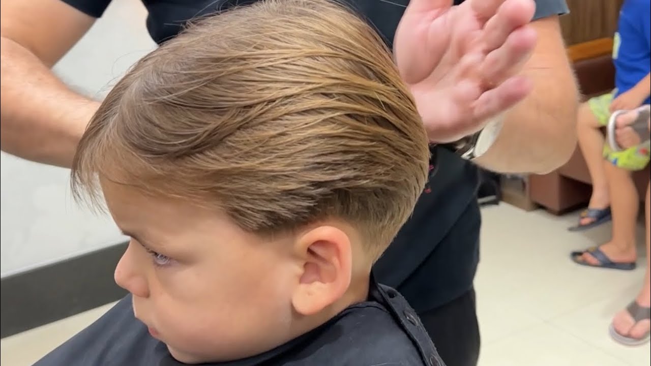 Como cortar cabelo infantil / jeito mais fácil pra fazer corte surfistinha