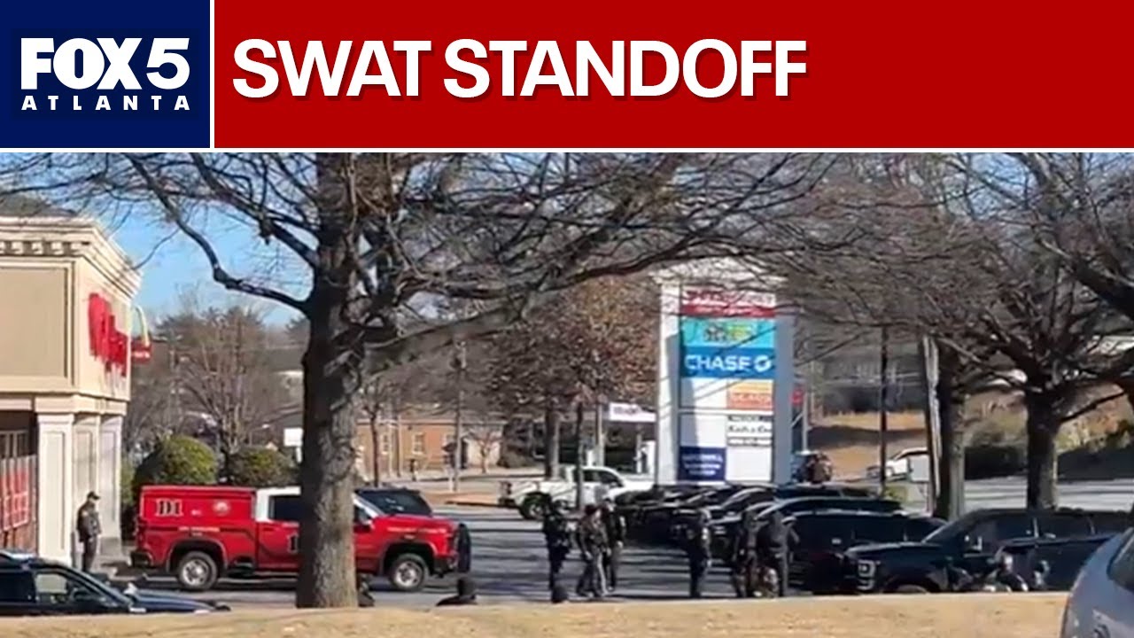 SWAT standoff with barricaded gunman underway in Atlanta | FOX 5 News