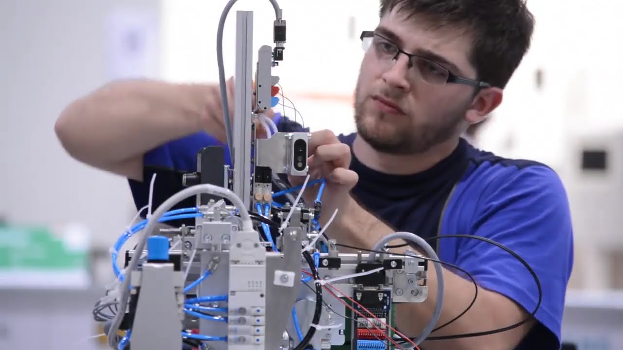 WorldSkills 2013 - Mechatronics and Mobile Robotics
