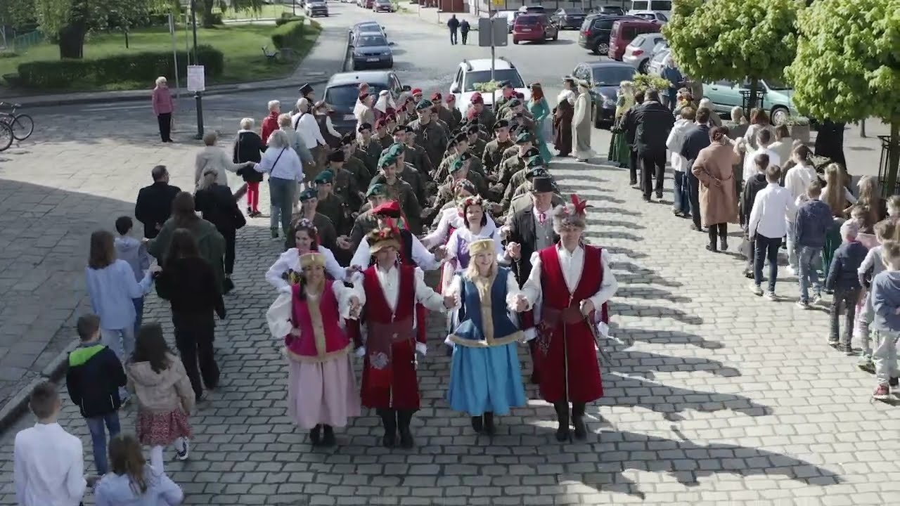 Międzynarodowy Dzień Tańca - POLONEZ jako taniec narodowy. Rynek w Bierutowie 26.04.2024 r.