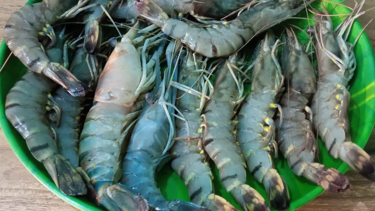 झींगा मछली साफ़ करने और बनाने का यह तरीका देखकरआप हैरान रह जायेगे/Prawn recipes/Jhinga machli recipe