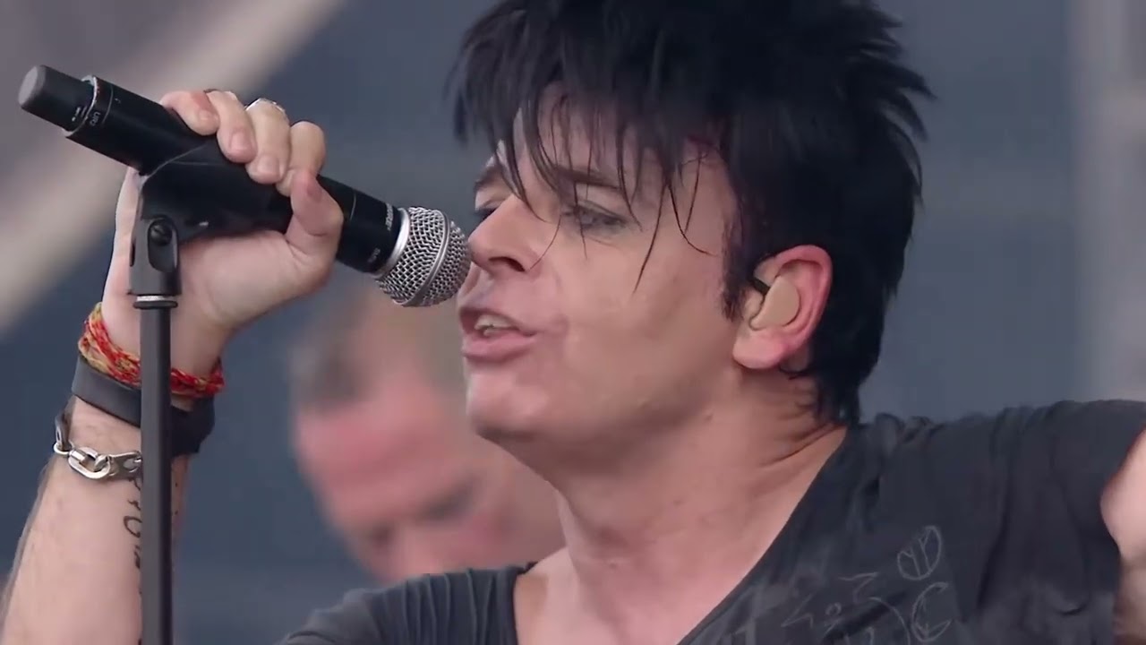 Gary Numan - Cars    LIVE from Sonisphere 2014   FestivoTV