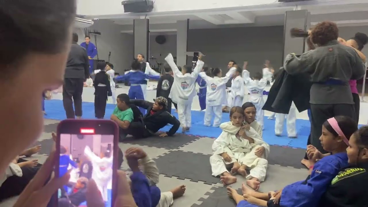 Treinamento de jiu-jitsu, projeto social IEQTORRE. 