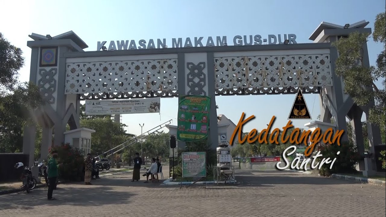 RATUSAN SANTRI KEMBALI KE PESANTREN TEBUIRENG