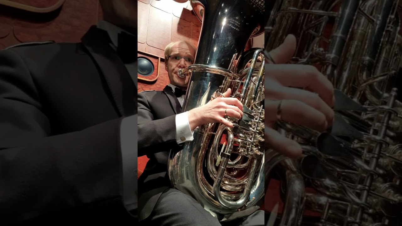 Bass Solo -  Florentiner Marsch - Musikkorps der Bundeswehr - YouTube Shorts - Kaisertuba Miraphone