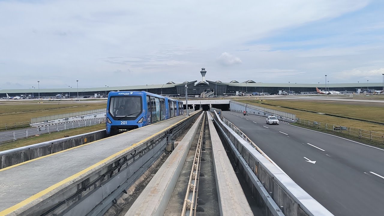 MENUJU TERMINAL SATELIT - LAKSAM ISTIMEWA DARI GOLDEN LOUNGE MALAYSIA AIRLINES