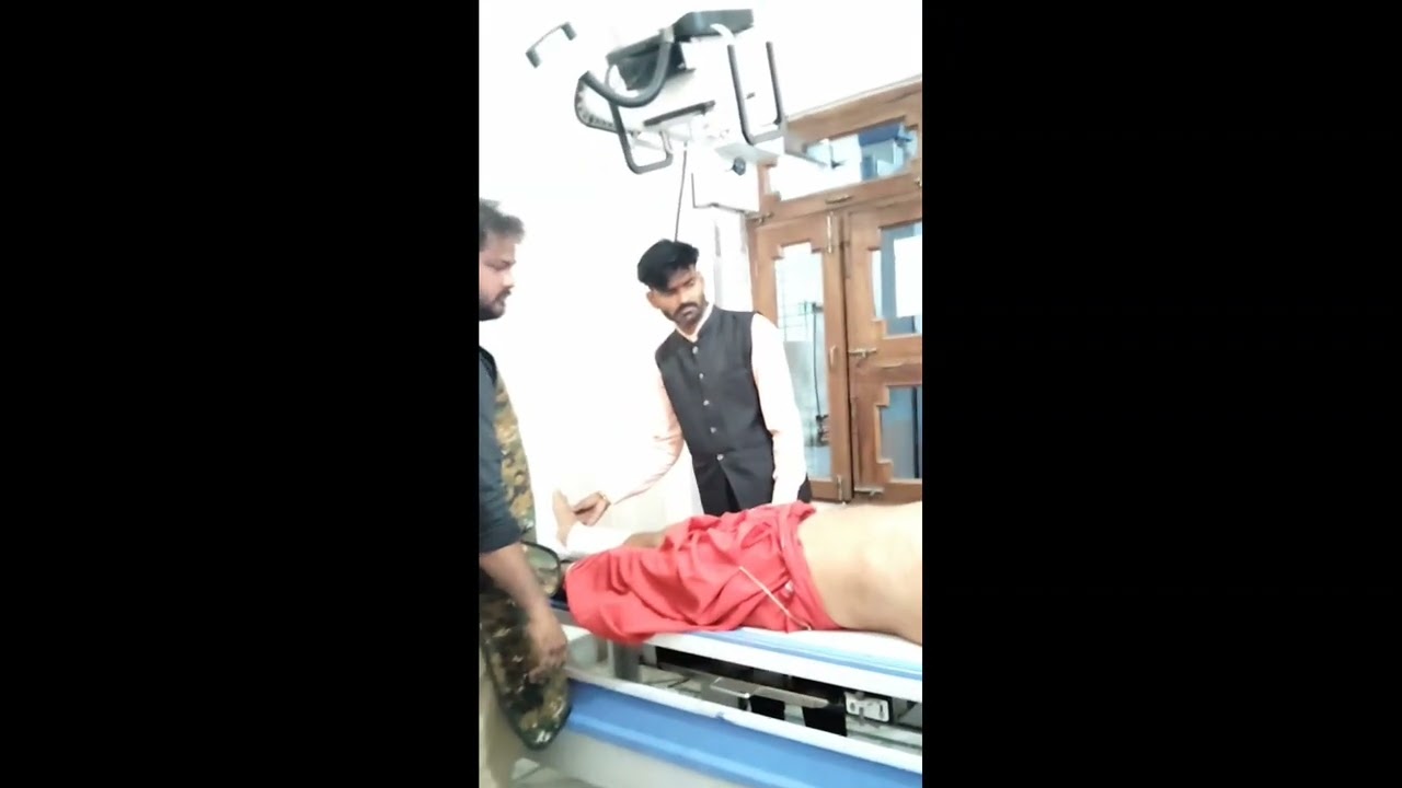एक्सीडेंट के बाद बाबू सुरेंद्र सिंह का हुआ एक्स-रे पैर दो जगह फ्रैक्चर