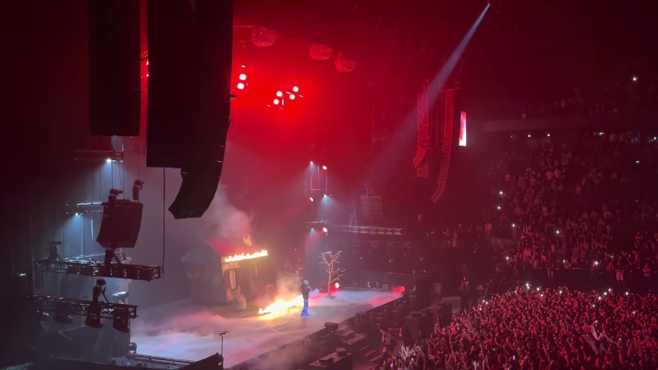 LAYLOW Bercy Dehors dans la night