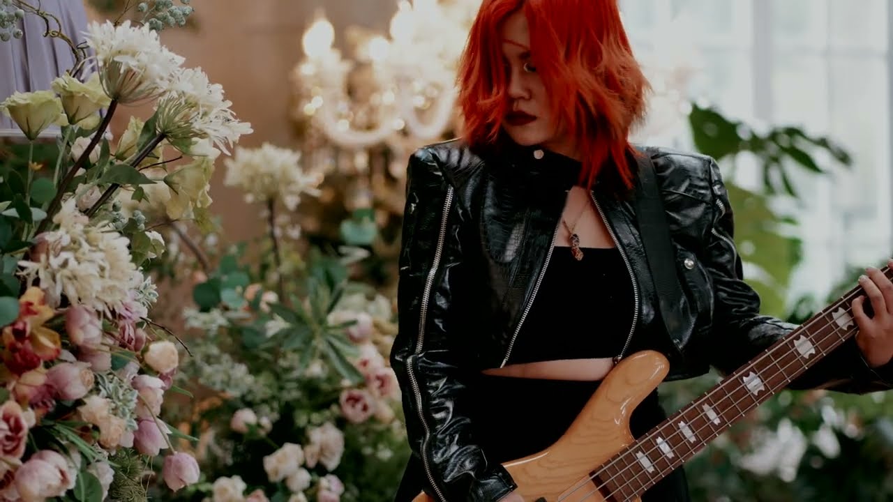 WINDRUNNER - Synthetic Love ft Life Awaits (Official Music Video)