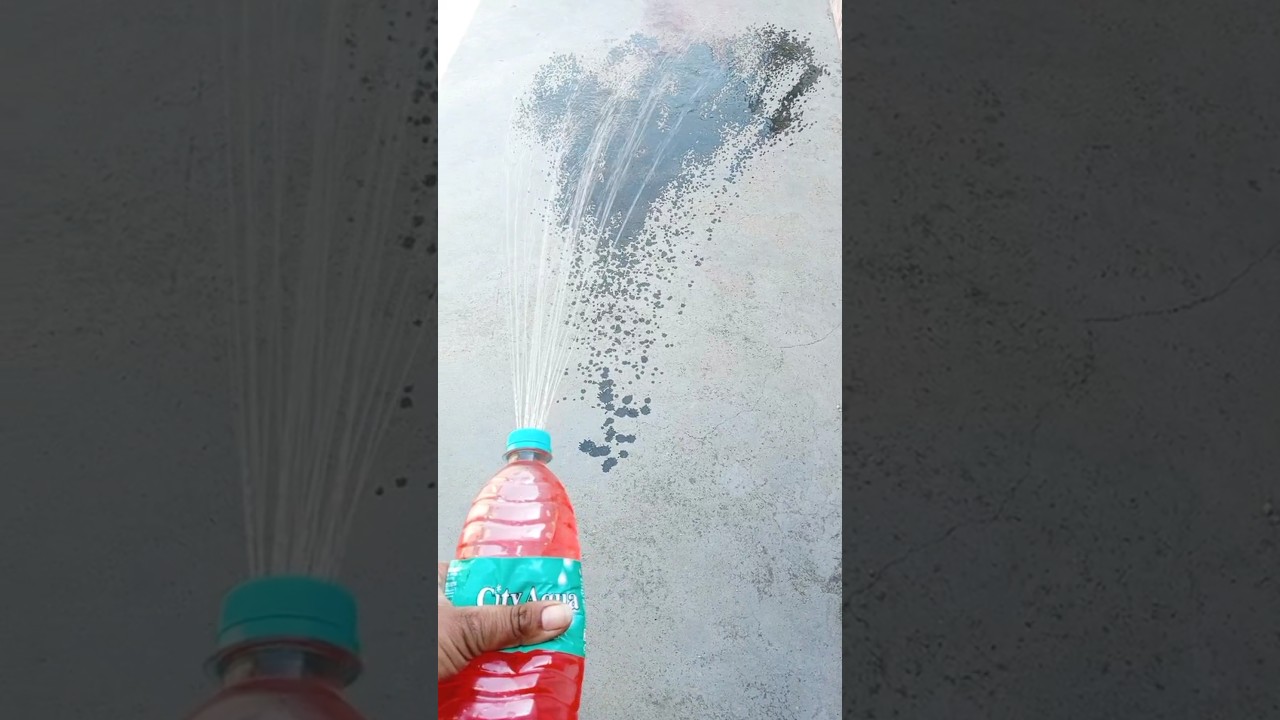 Holi Pichkari 😱 |Homemade Pichkari |Make this Holi Pichkari with bottle and pen #shorts #holi #holicraft