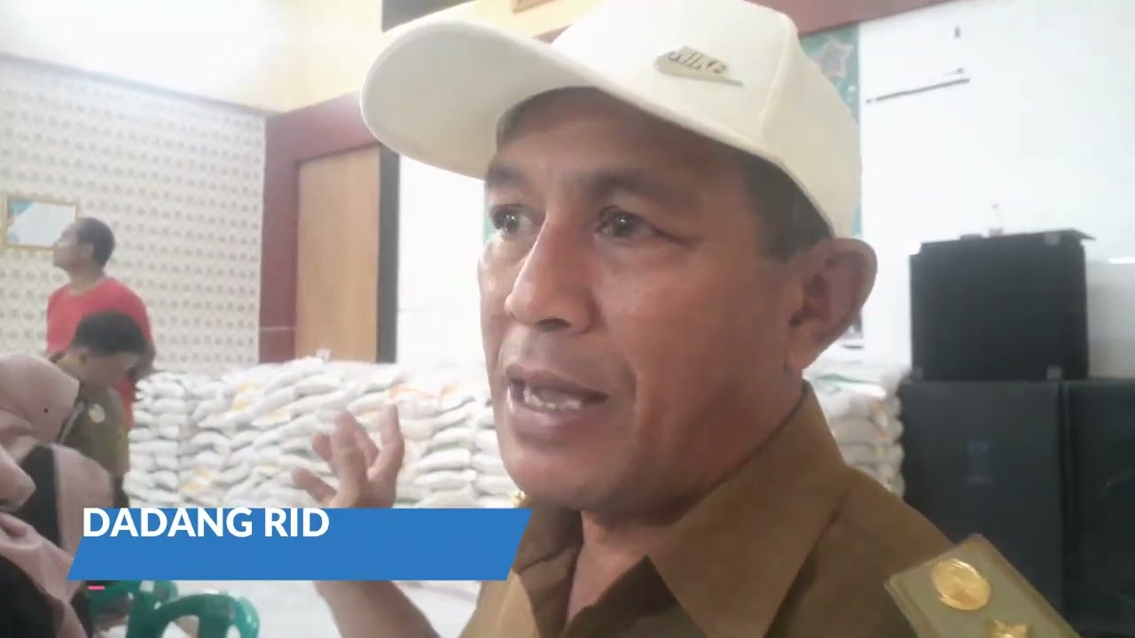 Pendistribusian beras d ds Sekarwangi d sambut dg baik olah warganya dan berjalan dg lancar