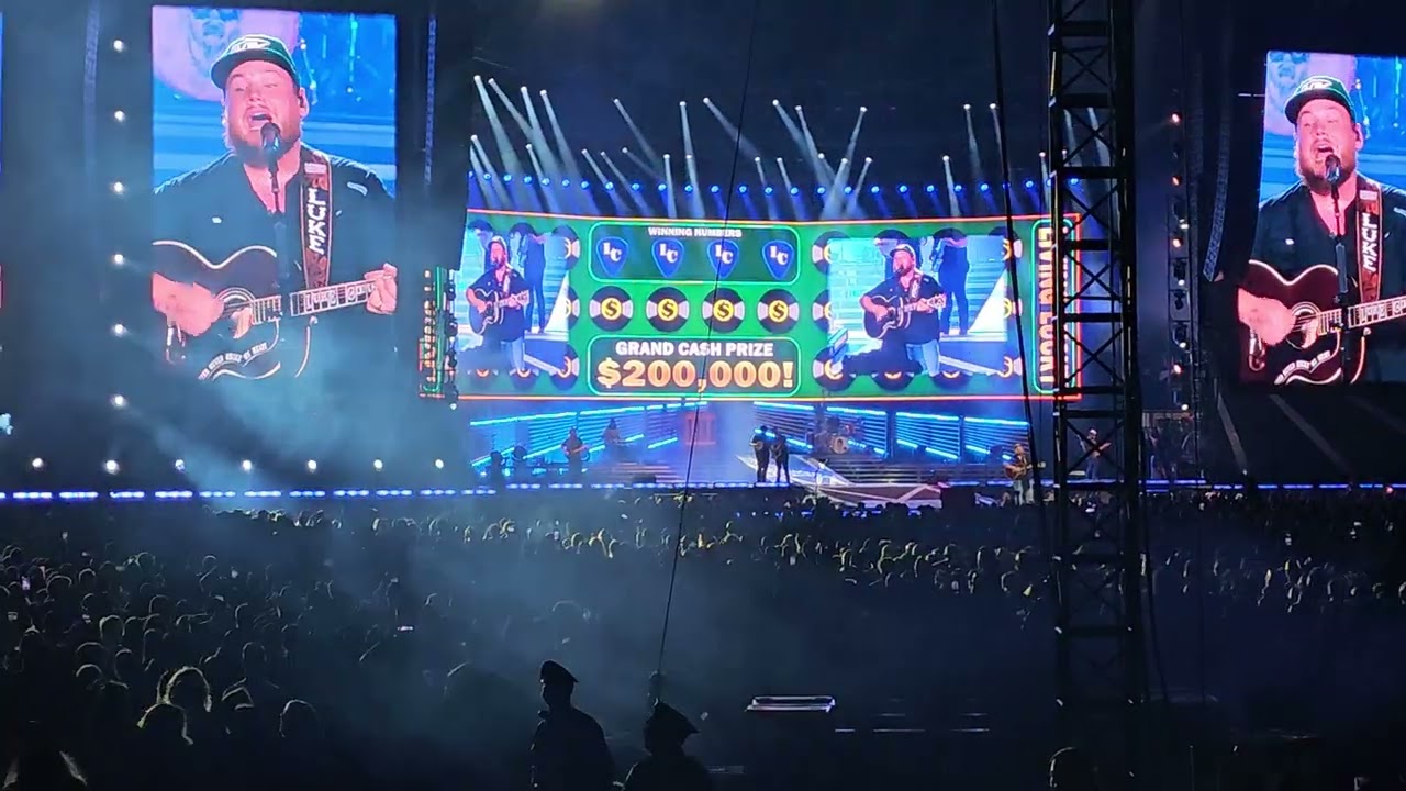 Luke Combs - When It Rains It Pours (live at MetLife Stadium July 19, 2024)