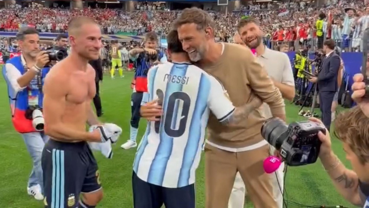 TV Commentator, Klopp & M&uuml;ller Show Respect to Messi After Historic 18th World Cup Goal